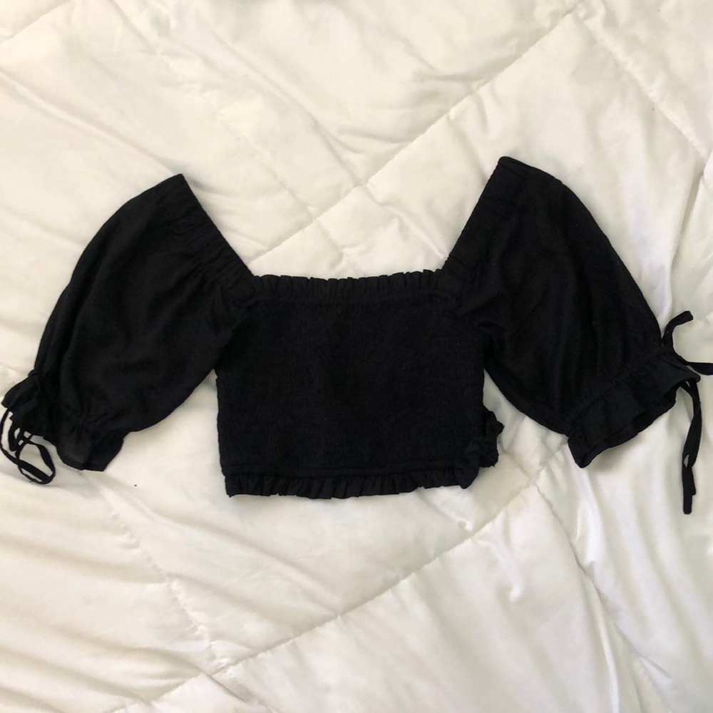 Urban outfitters black puff sleeve crop top
